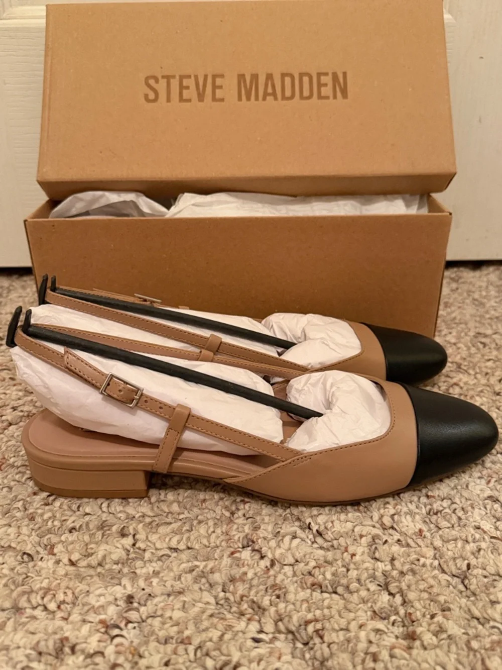 Steve Madden Tan Slingback Flats with Black Cap Toe - Picture 5 of 8